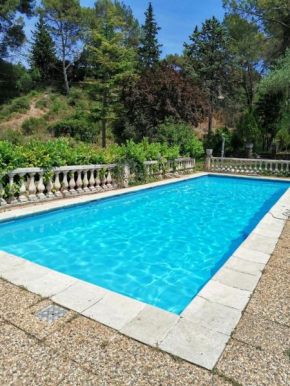 Отель Appartement de 3 chambres avec piscine partagee jardin amenage et wifi a Berre les Alpes  Л'эскарен